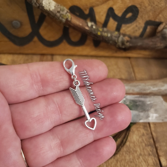 5/$25 Silver Heart Arrow Charm for Bracelet~Journal~Bag Clip~Zipper~Cupid~LOVE~ - Picture 1 of 8